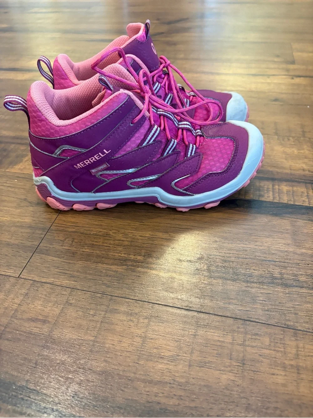 Merrell Pink Berry Chameleon Mid Waterproof hiking boot waterproof Kids Sz 3